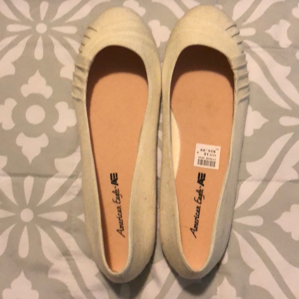 AMERICAN EAGLE white flats